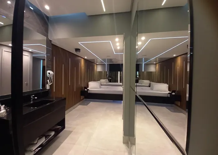 Crush Motel